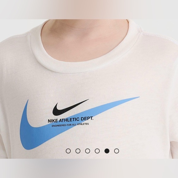 TODDLER NIKE T-SHIRT AND SHORTS
SET - Picture 3 of 4